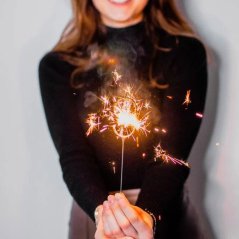 Prskavka ve tvaru čísla "9", hoří 30s, výška 17 cm