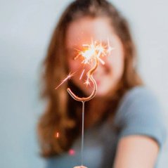 Prskavka ve tvaru čísla "3", hoří 30s, výška 17 cm